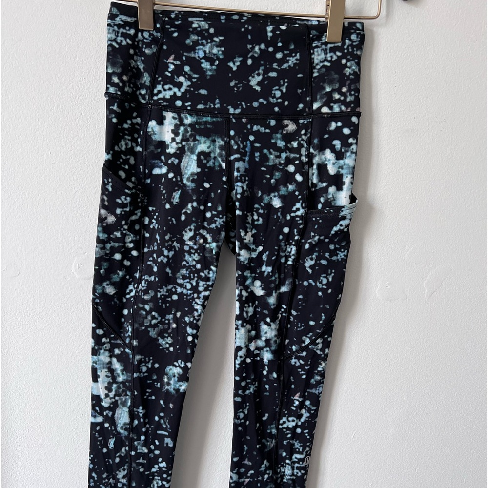 Lululemon size 4